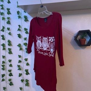 Cute red/maroon owl shirt, very soft material